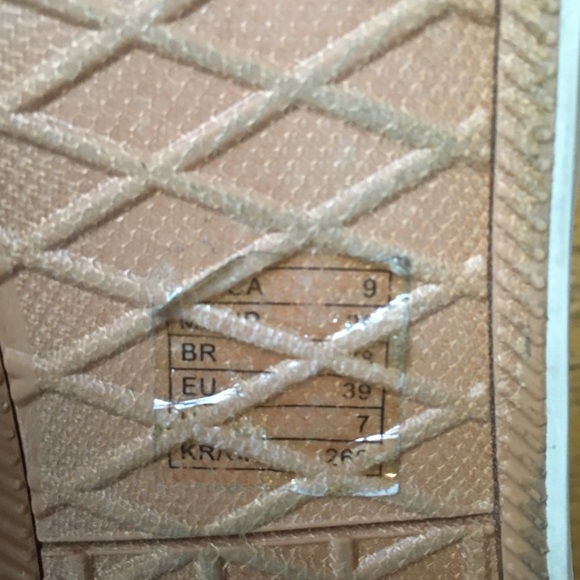 Forever 21 - Sneaker with Roses - Picture 4 of 8